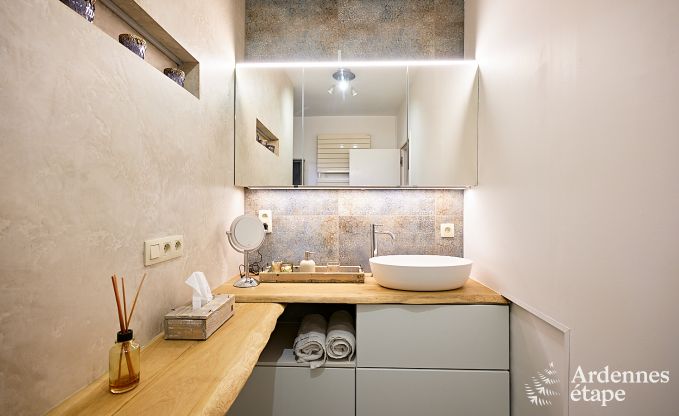 Charmant vakantiehuis voor 8 personen in Hamois met 4 slaapkamers, 3 badkamers, priv�tuin, speelruimte en terras aan het water