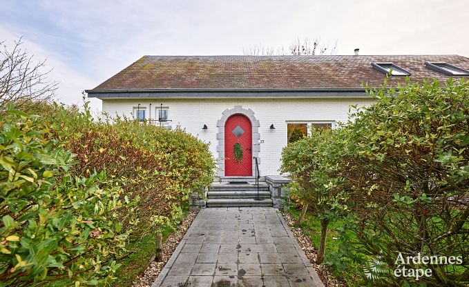 Charmant vakantiehuis voor 8 personen in Hamois met 4 slaapkamers, 3 badkamers, priv�tuin, speelruimte en terras aan het water