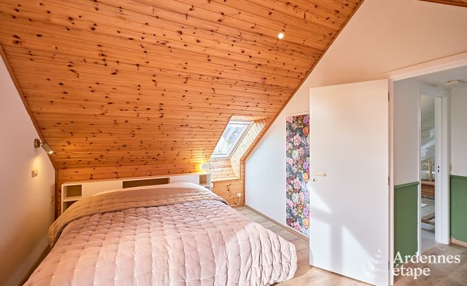 Charmant vakantiehuis voor 8 personen in Hamois met 4 slaapkamers, 3 badkamers, priv�tuin, speelruimte en terras aan het water