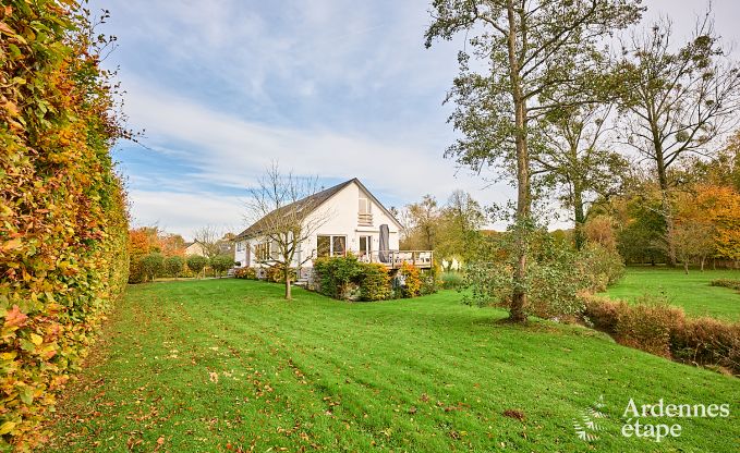 Charmant vakantiehuis voor 8 personen in Hamois met 4 slaapkamers, 3 badkamers, priv�tuin, speelruimte en terras aan het water