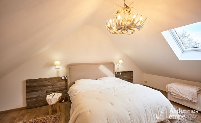 Charmant vakantiehuis voor 8 personen in Hamois met 4 slaapkamers, 3 badkamers, priv�tuin, speelruimte en terras aan het water