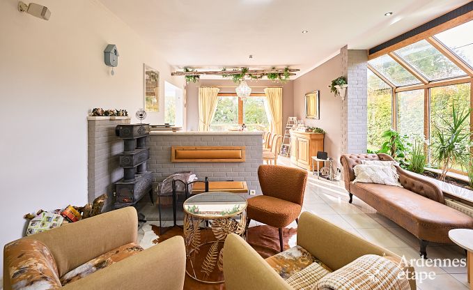 Charmant vakantiehuis voor 8 personen in Hamois met 4 slaapkamers, 3 badkamers, priv�tuin, speelruimte en terras aan het water