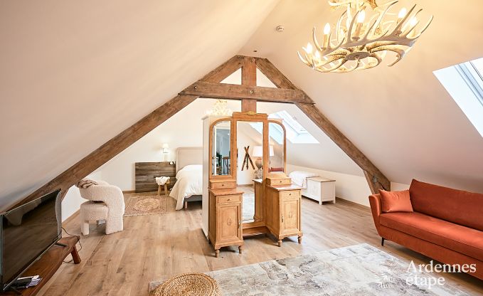 Charmant vakantiehuis voor 8 personen in Hamois met 4 slaapkamers, 3 badkamers, priv�tuin, speelruimte en terras aan het water