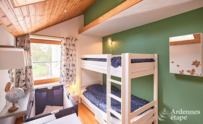 Charmant vakantiehuis voor 8 personen in Hamois met 4 slaapkamers, 3 badkamers, priv�tuin, speelruimte en terras aan het water