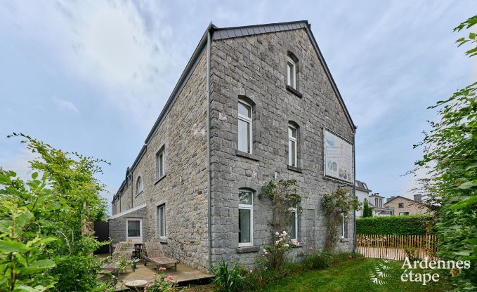 Charmant vakantiehuis voor 6 personen in Han-sur-Lesse met priv�terras aan het water