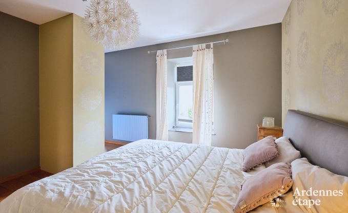 Charmant vakantiehuis voor 6 personen in Han-sur-Lesse met priv�terras aan het water