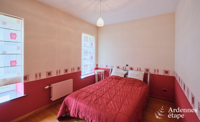 Charmant vakantiehuis voor 6 personen in Han-sur-Lesse met priv�terras aan het water