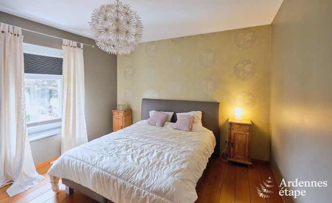 Charmant vakantiehuis voor 6 personen in Han-sur-Lesse met priv�terras aan het water