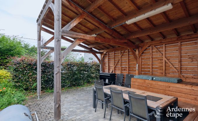 Ruime vakantiehuis bestaand uit twee aan elkaar geschakelde gebouwen in Han-sur-Lesse voor 13 personen met binnenzwembad