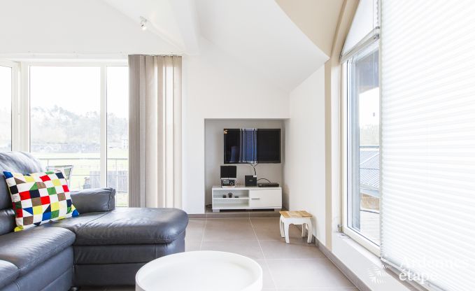 Ruime vakantiehuis bestaand uit twee aan elkaar geschakelde gebouwen in Han-sur-Lesse voor 13 personen met binnenzwembad