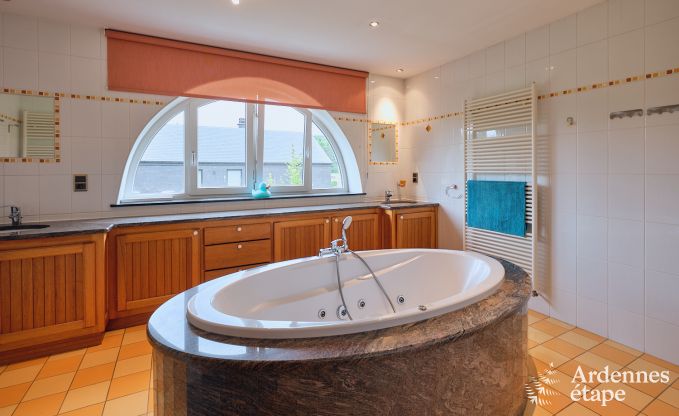 Charmant vakantiehuis voor 6 personen in Han-sur-Lesse met priv�terras aan het water