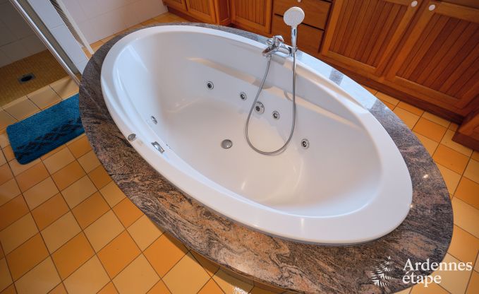 Charmant vakantiehuis voor 6 personen in Han-sur-Lesse met priv�terras aan het water