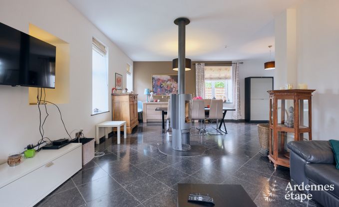 Charmant vakantiehuis voor 6 personen in Han-sur-Lesse met priv�terras aan het water