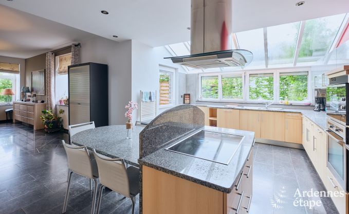 Charmant vakantiehuis voor 6 personen in Han-sur-Lesse met priv�terras aan het water