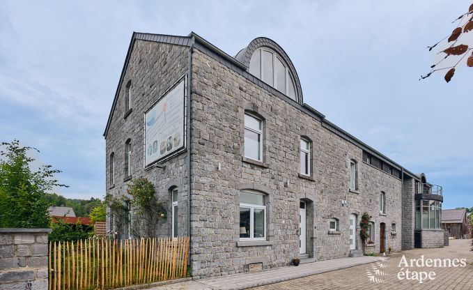 Charmant vakantiehuis voor 6 personen in Han-sur-Lesse met priv�terras aan het water