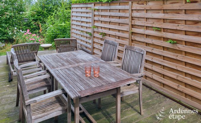 Charmant vakantiehuis voor 6 personen in Han-sur-Lesse met priv�terras aan het water