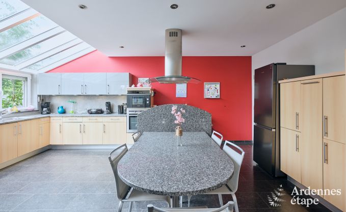 Charmant vakantiehuis voor 6 personen in Han-sur-Lesse met priv�terras aan het water