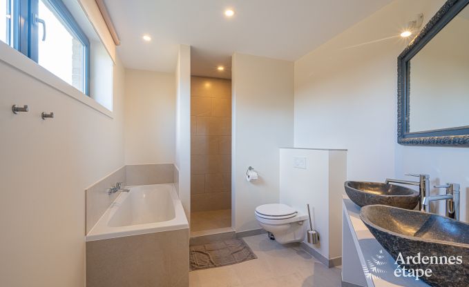 Ruime luxe villa met zwembad in Hastire, Ardennen