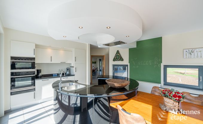 Ruime luxe villa met zwembad in Hastire, Ardennen