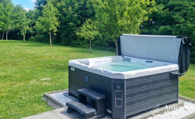 Ruime luxe villa met zwembad in Hastire, Ardennen