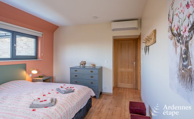 Ruime luxe villa met zwembad in Hasti�re, Ardennen