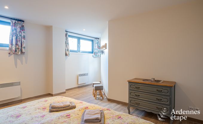 Ruime luxe villa met zwembad in Hasti�re, Ardennen