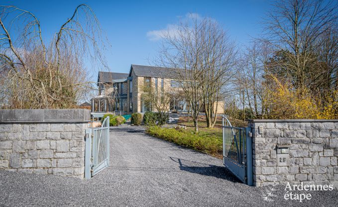 Ruime luxe villa met zwembad in Hasti�re, Ardennen