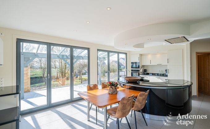 Ruime luxe villa met zwembad in Hasti�re, Ardennen
