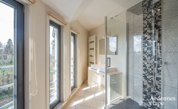 Ruime luxe villa met zwembad in Hasti�re, Ardennen