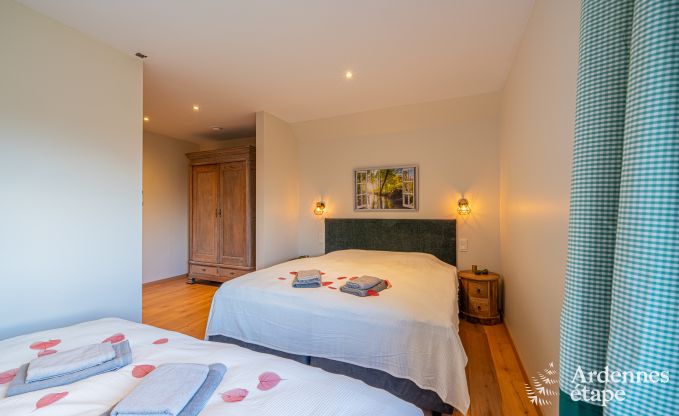 Ruime luxe villa met zwembad in Hasti�re, Ardennen