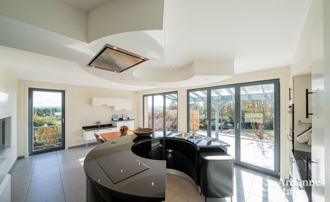 Ruime luxe villa met zwembad in Hasti�re, Ardennen