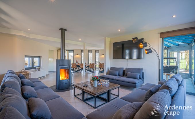 Ruime luxe villa met zwembad in Hasti�re, Ardennen