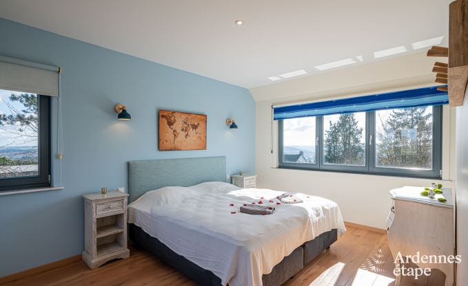 Ruime luxe villa met zwembad in Hasti�re, Ardennen