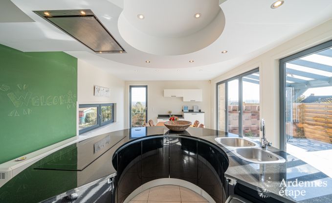 Ruime luxe villa met zwembad in Hasti�re, Ardennen