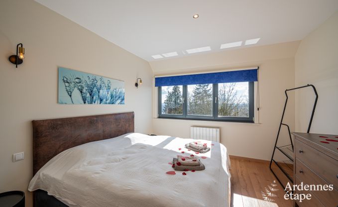 Ruime luxe villa met zwembad in Hasti�re, Ardennen