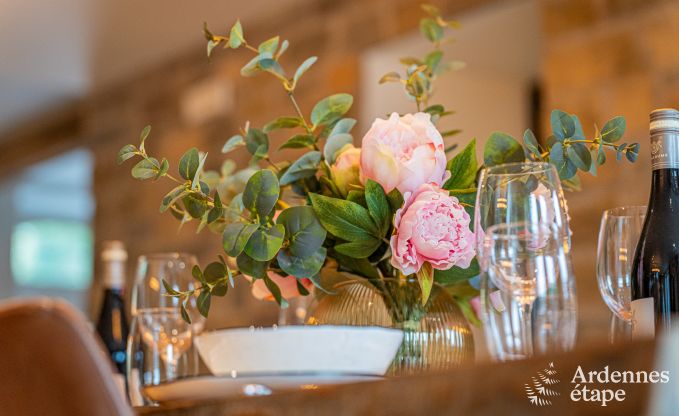 Ruime vakantiewoning voor 15 personen in Hotton, Ardennen, met 6 slaap- en badkamers, haardvuur, biljart en terras met vuurkorf