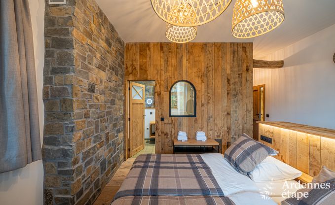 Ruime vakantiewoning voor 15 personen in Hotton, Ardennen, met 6 slaap- en badkamers, haardvuur, biljart en terras met vuurkorf