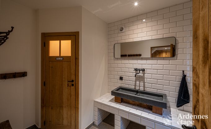 Ruime vakantiewoning voor 15 personen in Hotton, Ardennen, met 6 slaap- en badkamers, haardvuur, biljart en terras met vuurkorf