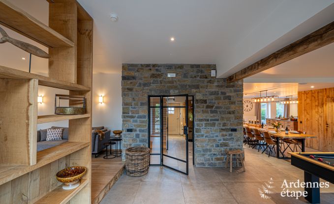 Ruime vakantiewoning voor 15 personen in Hotton, Ardennen, met 6 slaap- en badkamers, haardvuur, biljart en terras met vuurkorf