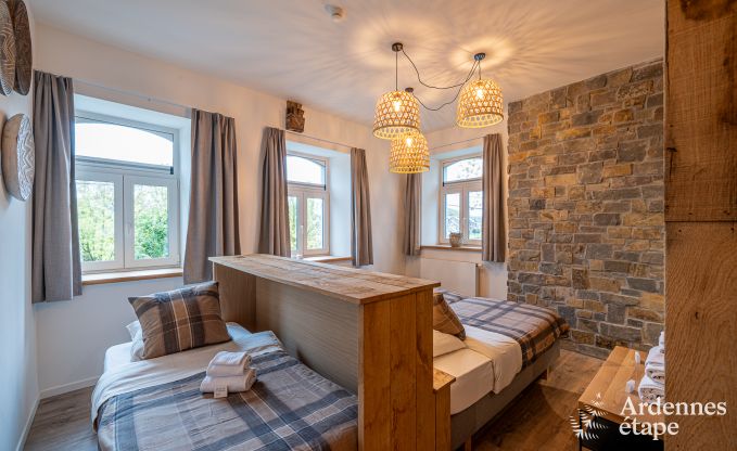 Ruime vakantiewoning voor 15 personen in Hotton, Ardennen, met 6 slaap- en badkamers, haardvuur, biljart en terras met vuurkorf