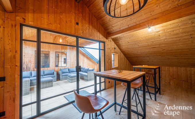 Ruime vakantiewoning voor 15 personen in Hotton, Ardennen, met 6 slaap- en badkamers, haardvuur, biljart en terras met vuurkorf