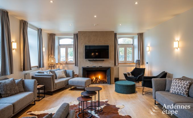 Ruime vakantiewoning voor 15 personen in Hotton, Ardennen, met 6 slaap- en badkamers, haardvuur, biljart en terras met vuurkorf