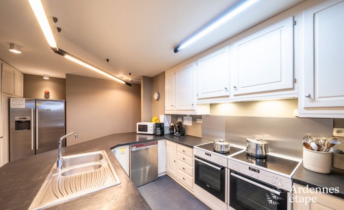 luxe villa in Houffalize: accommodatie voor 18 personen met zwembad, sauna en priv� tuin in de Ardennen