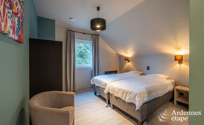 Luxe villa in Houffalize: accommodatie voor 22 personen met zwembad, sauna en tuin in de Ardennen