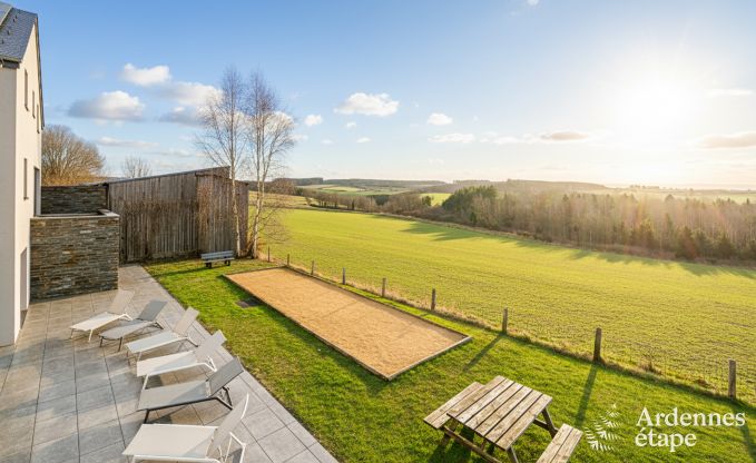 Luxe villa in Houffalize: accommodatie voor 22 personen met zwembad, sauna en tuin in de Ardennen