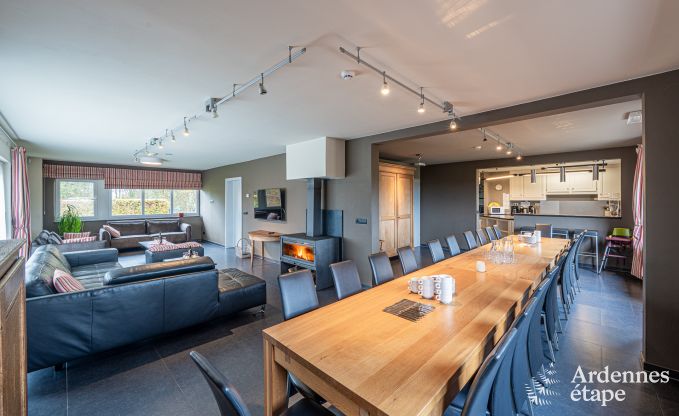 Luxe villa in Houffalize: accommodatie voor 22 personen met zwembad, sauna en tuin in de Ardennen