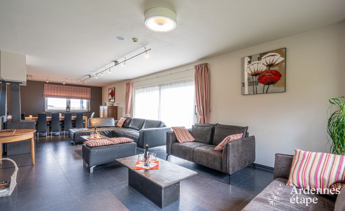 Luxe villa in Houffalize: accommodatie voor 22 personen met zwembad, sauna en tuin in de Ardennen