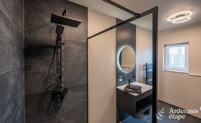 Luxe villa in Houffalize: accommodatie voor 22 personen met zwembad, sauna en tuin in de Ardennen
