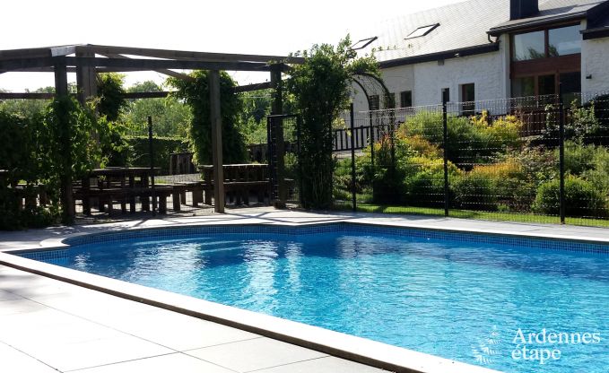 Ruim vakantiehuis voor grote groep met verwarmd zwembad in Houffalize