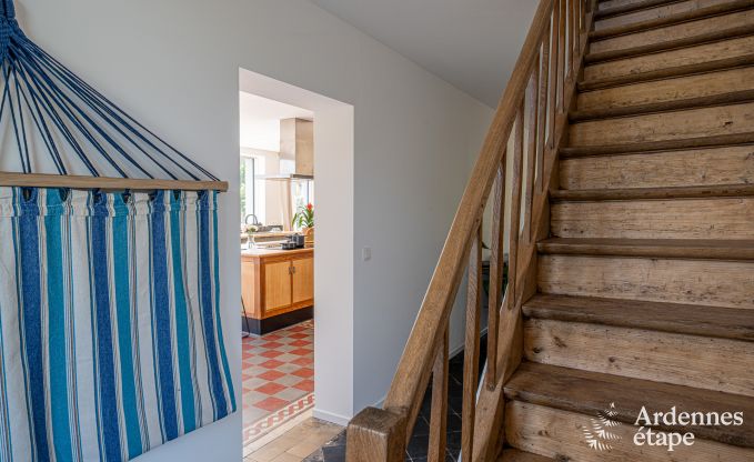 Ruim vakantiehuis voor 12 personen met 4 slaapkamers, 3 badkamers, jacuzzi, speelruimte en tuin